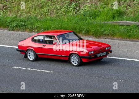 1986 80 anni Ottanta Red British Ford Capri Injection car che viaggia sull'autostrada M61, Regno Unito Foto Stock