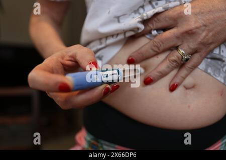 La figura mostra: Iniezione Ozempic, penna Semaglutide. pic posato dal modello PIC gavin rodgers/pixel8000 Foto Stock