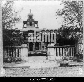 Charleston, South Carolina: The Orphan Asylum, facade, . Civil War Photography Collection (Library of Congress)., No. 3423.. Orfanotrofi--Carolina del Sud--Charleston--1860-1870. Foto Stock
