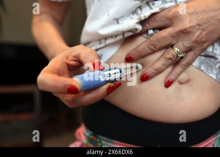 La figura mostra: Iniezione Ozempic, penna Semaglutide. pic posato dal modello PIC gavin rodgers/pixel8000 Foto Stock