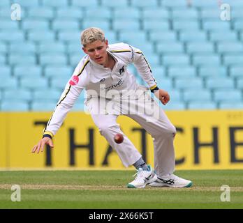 Ovale, Inghilterra. 13 maggio 2024. Jacob Bethell del Warwickshire County Cricket Club durante il Vitality County Championship match tra Surrey CCC e Warwickshire CCC. Crediti: Nigel Bramley/Alamy Live News Foto Stock