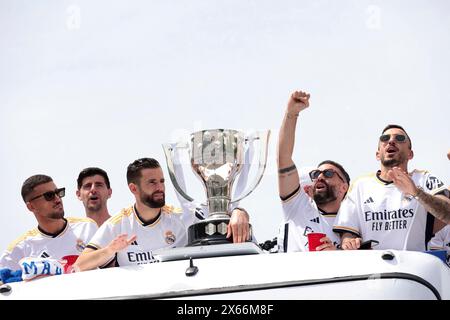 Madrid, spagnolo. 12 maggio 2024. Madrid Spagna; 05/12/2024.- il Real Madrid celebra la sua 36a lega nella sua storia alla fontana la Cibeles di fronte a migliaia di partecipanti. Con la promessa di tornare in Champions League il mese prossimo. Crediti: Juan Carlos Rojas/dpa/Alamy Live News Foto Stock