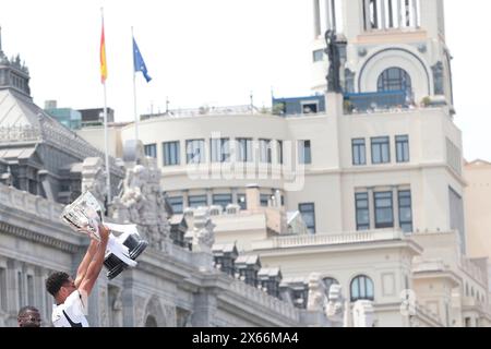 Madrid, spagnolo. 12 maggio 2024. Madrid Spagna; 05/12/2024.- il Real Madrid celebra la sua 36a lega nella sua storia alla fontana la Cibeles di fronte a migliaia di partecipanti. Con la promessa di tornare in Champions League il mese prossimo. Crediti: Juan Carlos Rojas/dpa/Alamy Live News Foto Stock