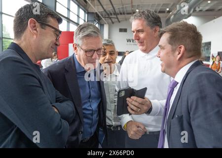 (Da sinistra a destra) Andy Burnham, sindaco di Greater Manchester, leader del partito laburista Sir Keir Starmer, sindaco di Londra Sadiq Khan, Steve Rotheram sindaco della regione di Liverpool City e Nik Johnson sindaco di Cambridgeshire e Peterborough durante un incontro con la nuova squadra di sindaci laburisti ampliata, per contribuire a sviluppare un "Gold standard" per le economie locali in crescita e per aumentare la prosperità in ogni regione, al GTG Training di Wolverhampton, nelle West Midlands. Data foto: Lunedì 13 maggio 2024. Foto Stock