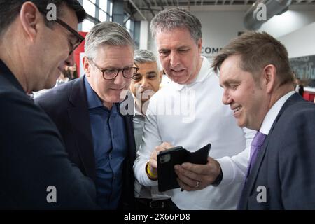 (Da sinistra a destra) Andy Burnham, sindaco di Greater Manchester, leader del partito laburista Sir Keir Starmer, sindaco di Londra Sadiq Khan, Steve Rotheram sindaco della regione di Liverpool City e Nik Johnson sindaco di Cambridgeshire e Peterborough durante un incontro con la nuova squadra di sindaci laburisti ampliata, per contribuire a sviluppare un "Gold standard" per le economie locali in crescita e per aumentare la prosperità in ogni regione, al GTG Training di Wolverhampton, nelle West Midlands. Data foto: Lunedì 13 maggio 2024. Foto Stock