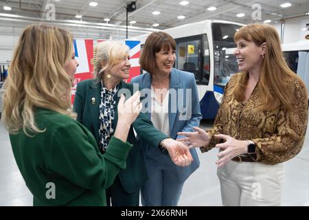 (Da sinistra a destra) Sindaco della North East Combined Authority (NECA) Kim McGuinness, Sindaco del West Yorkshire Tracy Brabin, Cancelliere ombra Rachel Reeves e vice leader Angela Rayner in una riunione con la nuova squadra di sindaci laburisti ampliata, per contribuire a sviluppare un "Gold standard" per le economie locali in crescita e per aumentare la prosperità in ogni regione, al GTG Training di Wolverhampton, nelle West Midlands. Data foto: Lunedì 13 maggio 2024. Foto Stock