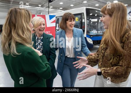 (Da sinistra a destra) Sindaco della North East Combined Authority (NECA) Kim McGuinness, Sindaco del West Yorkshire Tracy Brabin, Cancelliere ombra Rachel Reeves e vice leader Angela Rayner in una riunione con la nuova squadra di sindaci laburisti ampliata, per contribuire a sviluppare un "Gold standard" per le economie locali in crescita e per aumentare la prosperità in ogni regione, al GTG Training di Wolverhampton, nelle West Midlands. Data foto: Lunedì 13 maggio 2024. Foto Stock