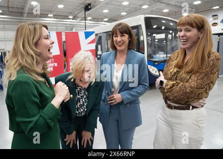 (Da sinistra a destra) Sindaco della North East Combined Authority (NECA) Kim McGuinness, Sindaco del West Yorkshire Tracy Brabin, Cancelliere ombra Rachel Reeves e vice leader Angela Rayner in una riunione con la nuova squadra di sindaci laburisti ampliata, per contribuire a sviluppare un "Gold standard" per le economie locali in crescita e per aumentare la prosperità in ogni regione, al GTG Training di Wolverhampton, nelle West Midlands. Data foto: Lunedì 13 maggio 2024. Foto Stock