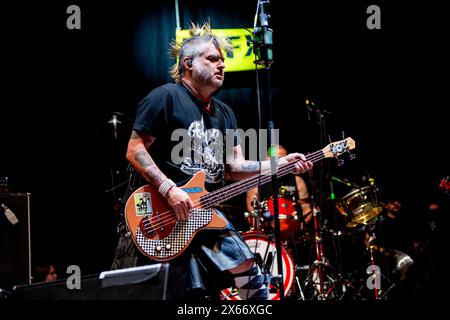 Milano, Italia. 12 maggio 2024. I FAT Mike del gruppo punk rock NOFX si esibiscono dal vivo al ponte di Milano, in Italia, per gli ultimi show italiani della loro carriera prima di sciogliersi, il 12 maggio 2024 a Milano. Crediti: Mairo Cinquetti/Alamy Live News Foto Stock