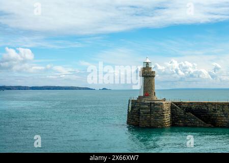 Faro di Castle Breakwater a St Peter Port, Guernsey, Isole del Canale Foto Stock