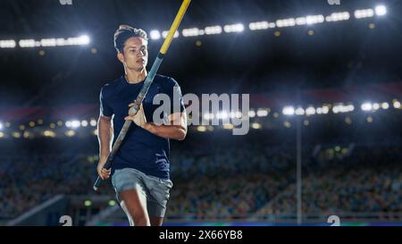 Salto con la pole Vault: Ritratto dell'atleta maschile professionista nel Campionato del mondo di corsa con Pole to Jump Over Bar. Shot of Competition al Big Stadium con esperienza di realizzazione sportiva Foto Stock