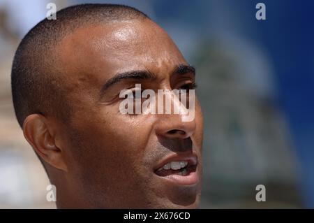 Ostacolista gallese di 110 metri, vincitore della medaglia d'argento olimpica e campione del mondo, Colin Jackson. 3/5/06 Foto Stock