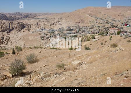 Wadi Musa città d'ingresso all'antica città di Petra in Giordania, tra il deserto giordano - foto agosto 2023 Foto Stock