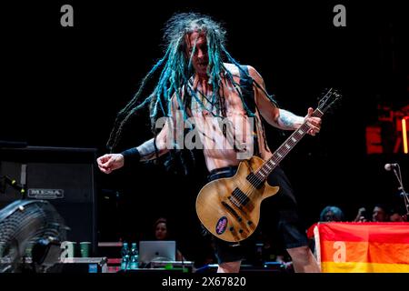 Eric Melvin del gruppo punk rock NOFX si esibisce dal vivo al ponte di Milano, il 12 maggio 2024, per gli ultimi show italiani della loro carriera prima di sciogliersi. (Foto di Mairo Cinquetti/NurPhoto) Foto Stock