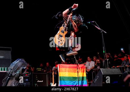 Eric Melvin del gruppo punk rock NOFX si esibisce dal vivo al ponte di Milano, il 12 maggio 2024, per gli ultimi show italiani della loro carriera prima di sciogliersi. (Foto di Mairo Cinquetti/NurPhoto) Foto Stock