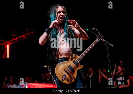 Eric Melvin del gruppo punk rock NOFX si esibisce dal vivo al ponte di Milano, il 12 maggio 2024, per gli ultimi show italiani della loro carriera prima di sciogliersi. (Foto di Mairo Cinquetti/NurPhoto) Foto Stock