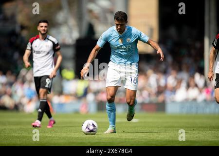 Rodri del Manchester City in azione durante la partita di Premier League tra il Fulham e il Manchester City al Craven Cottage, Londra, sabato 11 maggio 2024. (Foto: Federico Maranesi | notizie mi) Foto Stock