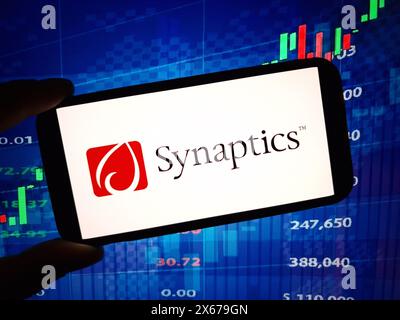 Konskie, Polonia - 12 maggio 2024: Logo della società Synaptics visualizzato sul telefono cellulare Foto Stock