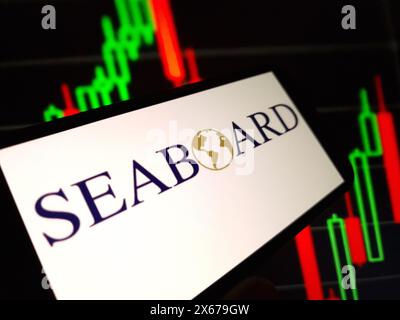 Konskie, Polonia - 12 maggio 2024: Logo della società a bordo del mare visualizzato sul telefono cellulare Foto Stock