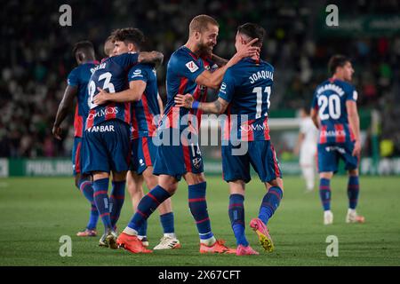 Elche, Spagna. 13 maggio 2024. ELCHE, SPAGNA - 12 MAGGIO: Javi Mier centrocampo centrale del SD Huesca festeggia dopo aver segnato il terzo gol della sua squadra durante il LaLiga Hypermotion match tra Elche CF e SD Huesca allo stadio Manuel Martinez Valero, il 12 maggio 2024 a Elche, Alicante, Spagna. (Foto di Francisco Macia/Photo Players Images) credito: Magara Press SL/Alamy Live News Foto Stock