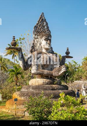 Statua indù al Parco del Buddha Xieng Khuan, Vientiane, Laos Foto Stock