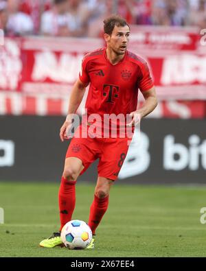 MONACO DI BAVIERA, GERMANIA - 12 MAGGIO: Leon Goretzka del Bayern Muenchen corre con un pallone durante la partita di Bundesliga tra il Bayern München e il Wolfsburg all'Allianz Arena il 12 maggio 2024 a Monaco di Baviera, Germania. © diebilderwelt / Alamy Stock Foto Stock