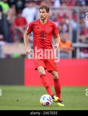 MONACO DI BAVIERA, GERMANIA - 12 MAGGIO: Leon Goretzka del Bayern Muenchen corre con un pallone durante la partita di Bundesliga tra il Bayern München e il Wolfsburg all'Allianz Arena il 12 maggio 2024 a Monaco di Baviera, Germania. © diebilderwelt / Alamy Stock Foto Stock