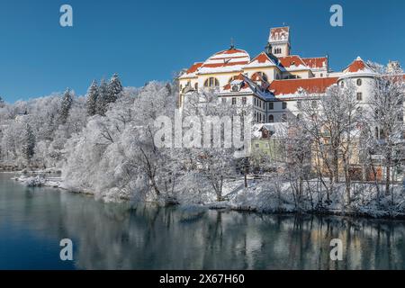 Monastero di St. Mang e alto castello, Füssen, Ostallgäu, Svevia, Baviera, Germania Foto Stock