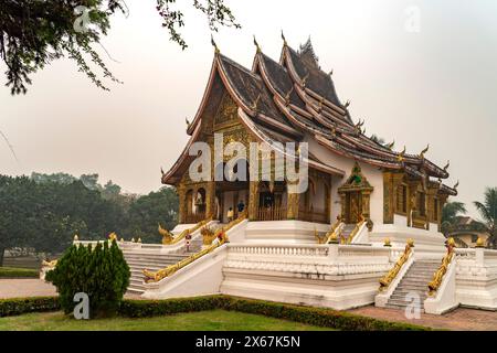 Il tempio buddista Haw Pha Bang del Palazzo reale Luang Prabang, Laos, Asia Foto Stock