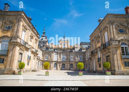 Facciata del palazzo reale. La Granja de San Ildefonso, provincia di Segovia Castilla Leon, Spagna. Foto Stock