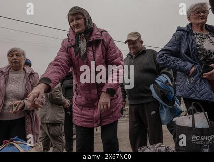 Charkiv, Ucraina. 13 maggio 2024: I civili che vivono a Vovchansk e nelle regioni circostanti vengono evacuati dalle loro case. Mentre la Russia tenta di reinvadere l'Ucraina settentrionale il 13 maggio 2024. (Credit Image: © Svet Jacqueline/ZUMA Press Wire) SOLO PER USO EDITORIALE! Non per USO commerciale! Crediti: ZUMA Press, Inc./Alamy Live News Foto Stock