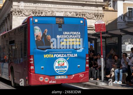 Elezioni europee del 2024. Antonio Tajani Vice primo Ministro italiano, Ministro degli Esteri, leader del partito forza Italia. Poster dell'autobus. Roma Italia, Europa, UE Foto Stock