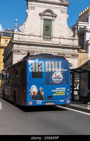 Elezioni europee del 2024. Antonio Tajani Vice primo Ministro italiano, Ministro degli Esteri, leader del partito forza Italia. Poster dell'autobus. Roma Italia, Europa, UE Foto Stock