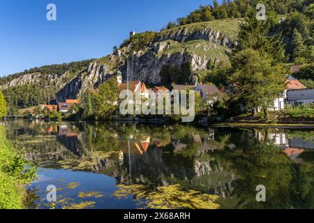 Mercato di Essing con chiesa parrocchiale Heilig Geist a Altmühltal, bassa Baviera, Baviera, Germania Foto Stock