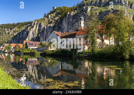 Mercato di Essing con chiesa parrocchiale Heilig Geist a Altmühltal, bassa Baviera, Baviera, Germania Foto Stock