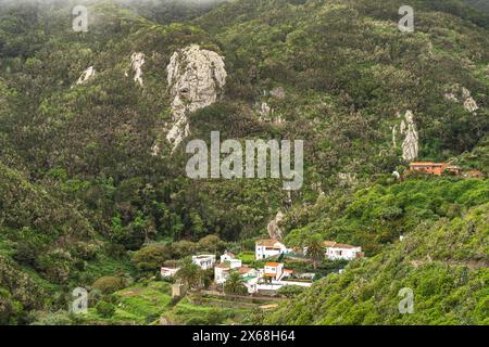 Il villaggio di Chamorga nelle montagne di Anaga, Tenerife, Isole Canarie, Spagna Foto Stock