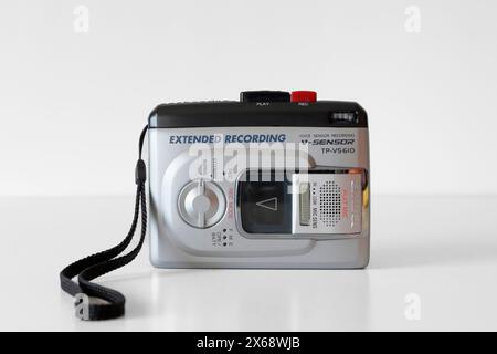 Hasselt. Limburgo - Belgio. 15-10-2023. Aiwa TP-VS 610. Lettore di cassette portatile con sensore vocale Foto Stock