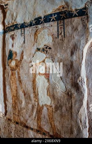 Geroglifici nella tomba di Mountain of Dead nell'oasi di Siwa, Egitto Foto Stock