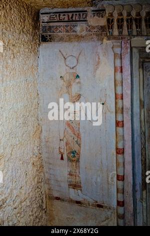 Geroglifici nella tomba di Mountain of Dead nell'oasi di Siwa, Egitto Foto Stock