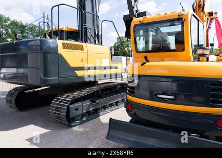 Flotta di macchine da costruzione gialle. Foto Stock