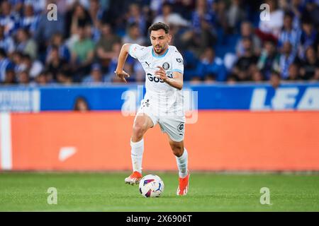 Ivan Martin del Girona FC con il pallone durante il LaLiga EA Sports match tra Deportivo Alaves e Girona FC allo stadio Mendizorrotza il 10 maggio 202 Foto Stock
