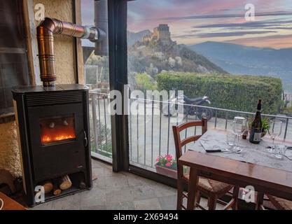 Piemonte, Sacra di San Michele, monastero, Alpi, agriturismo, ristorante, forno, fuoco Foto Stock