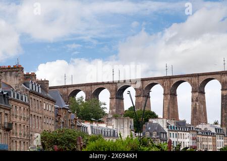 Il viadotto di Morlaix è un ponte ferroviario tipo viadotto che consente di attraversare il fiume Morlaix e di servire la stazione ferroviaria della città attraverso la Parigi-Montpar Foto Stock