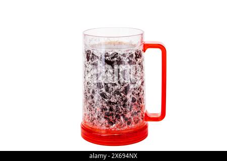 Tazza da birra completamente arancione con coca cola con impugnatura ergonomica isolata su sfondo bianco con spazio di copia Foto Stock