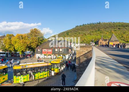 Cochem, ponte Skagerrak, piazza Endertplatz, regione di Mosel, Renania-Palatinato, Germania Foto Stock