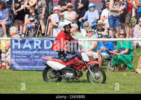 11 maggio 2024 il team di esposizione motociclistica Imps si è formato al Nottinghamshire County Show Foto Stock