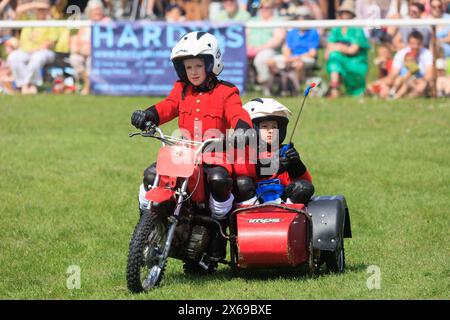 11 maggio 2024 il team di esposizione motociclistica Imps si è formato al Nottinghamshire County Show Foto Stock