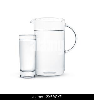Bicchiere e caraffa con acqua isolata su bianco Foto Stock
