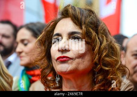 Maria Jesus Montero, primo vice primo ministro, visto prima della tradizionale manifestazione della giornata internazionale del lavoro organizzata dai sindacati, CCOO, Comisiones Obreras, Commissione dei lavoratori, UGT, Union General de Trabajadores, nel centro di Madrid, Spagna, 1° maggio 2024 Foto Stock