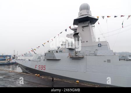 Italiano ITS Luigi Rizzo F595 una fregata di classe Carlo Bergamini nel porto di Gdynia, Polonia © Wojciech Strozyk / Alamy Stock Photo Foto Stock